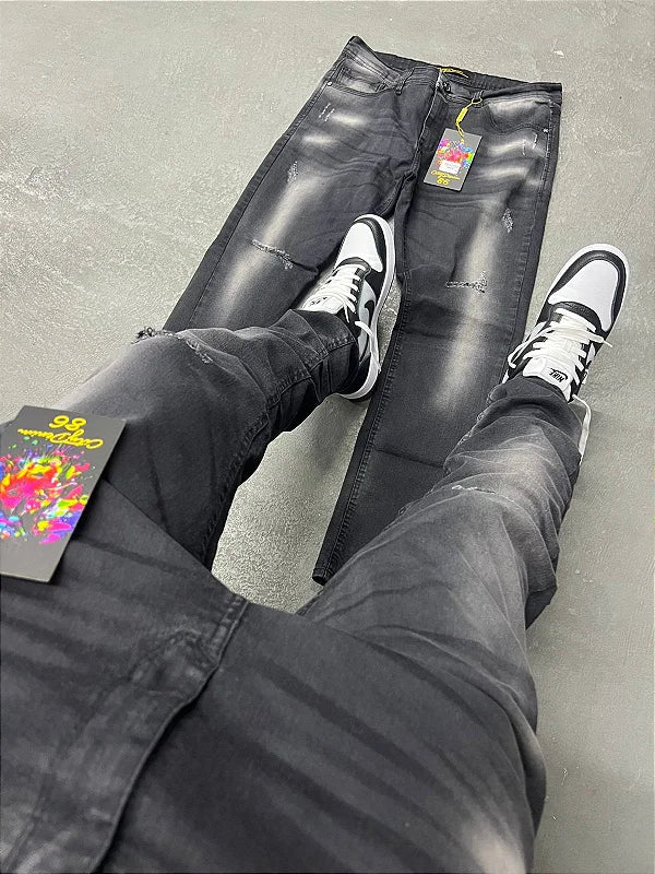 Calça jeans modelo jogador