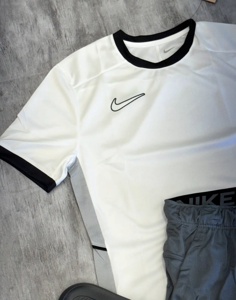 Kit Nike Academy 2025 + Chinelo Victori One