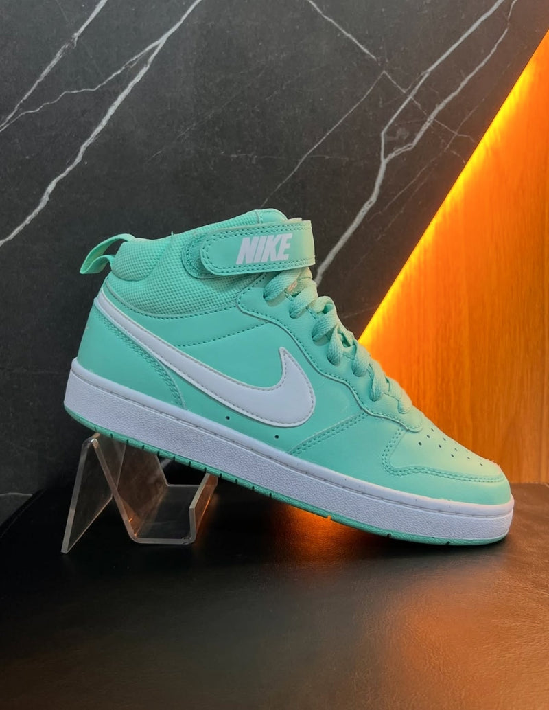 Tênis Nike Court Borough Mid