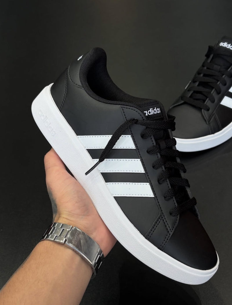 Tênis adidas Low