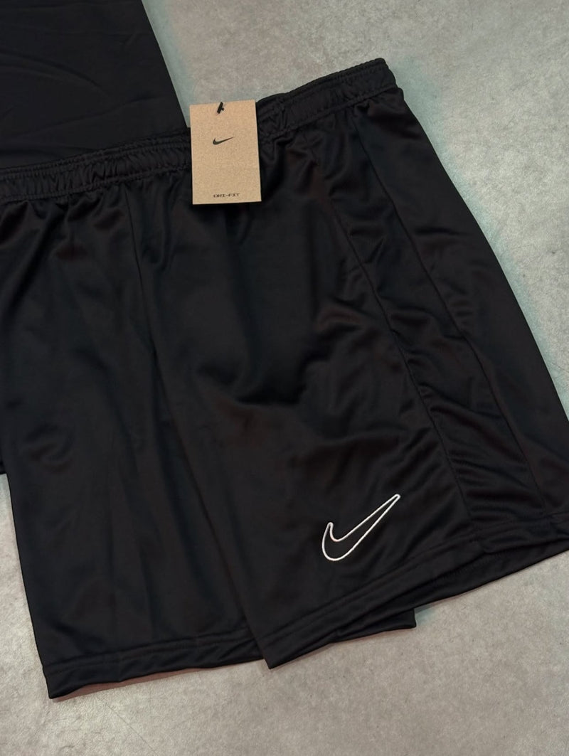 Kit completo Nike Academy + Chinelo Victori One