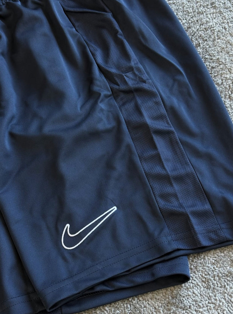 Kit completo Nike Academy + Chinelo Victori One